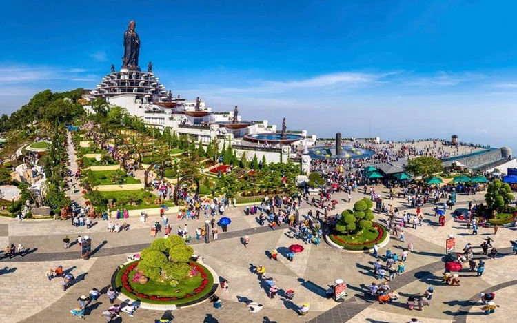 Vietnam's Ba Den Mountain hits 4-million-visitor mark