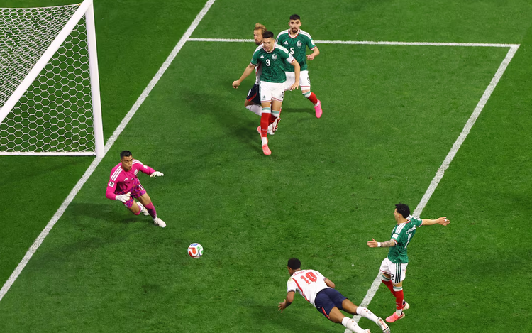Ten-man England hang on to beat battling Mexico 3-2 in last-16 thriller