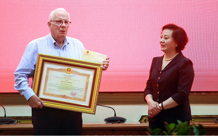 My only goal is to find families for Vietnam's fallen soldiers: US veteran