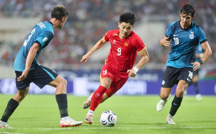 Singapore frustrate holders Vietnam to stay top in ASEAN Championship