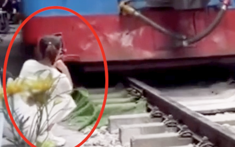 Café owner booked after foreign tourist’s phone knocked away by passing train in Hanoi