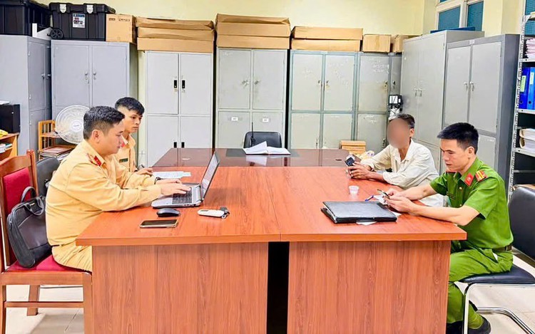 Car in Vietnam racks up nearly 100 traffic violations, owner faces $18,200 in fines