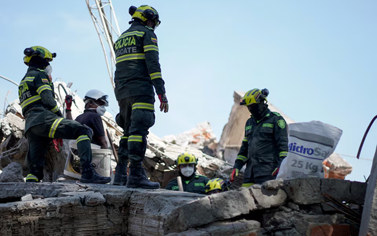 Hundreds still missing in Colombia as desperation grips earthquake rescue effort