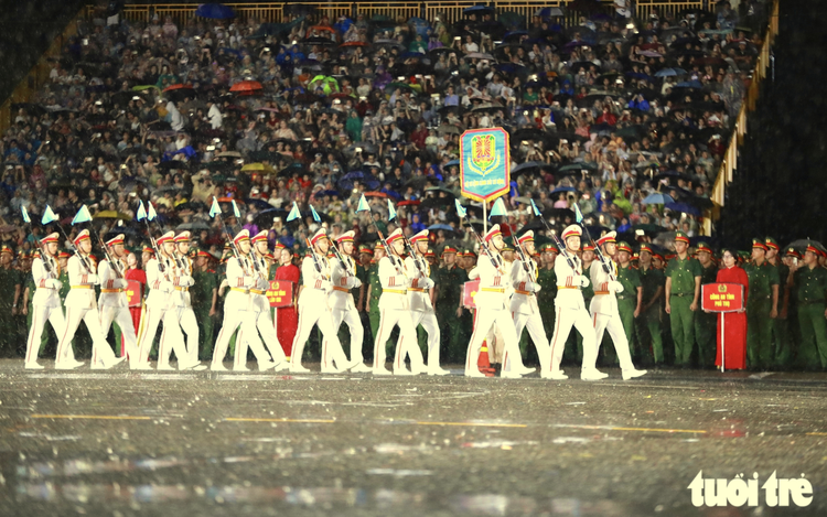 Vietnamese public security forces impress locals, visitors with martial arts, cavalry display
