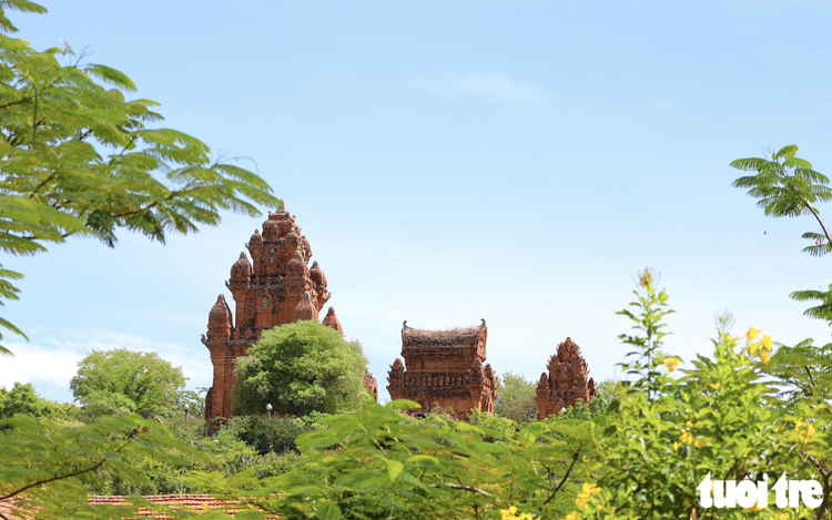 Closer look at ethnic Cham tower complex in south-central Vietnam