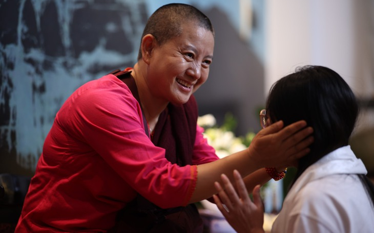Nepalese Buddhist nun, singer Ani Choying Drolma returns to Vietnam this September
