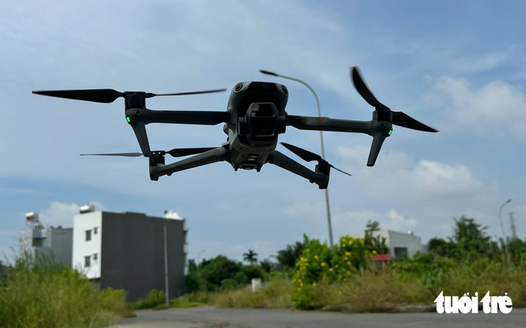 Ho Chi Minh City ward near Tan Son Nhat Airport warns against drones, kites, laser lights