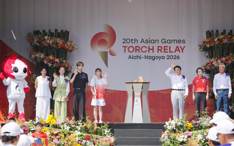 Asian Games torch relay begins at Nagoya Castle