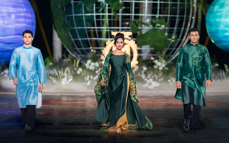 'Ao dai' worn by Miss World Opal Suchata spark debate in Vietnam
