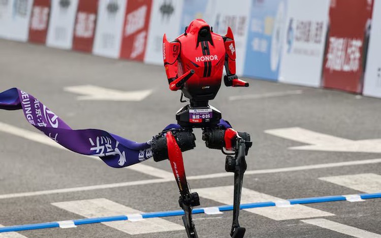 Chinese robot beats Usain Bolt's 100m world record in test run