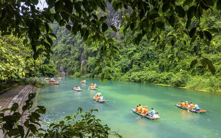 Tourist attractions in Vietnam’s Ninh Binh Province suspend or restrict operations due to storm Narra