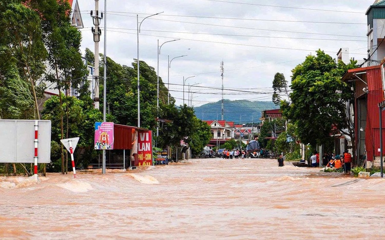 Vietnam's lychee capital Luc Ngan, other areas in Bac Ninh severely flooded due to storm Narra