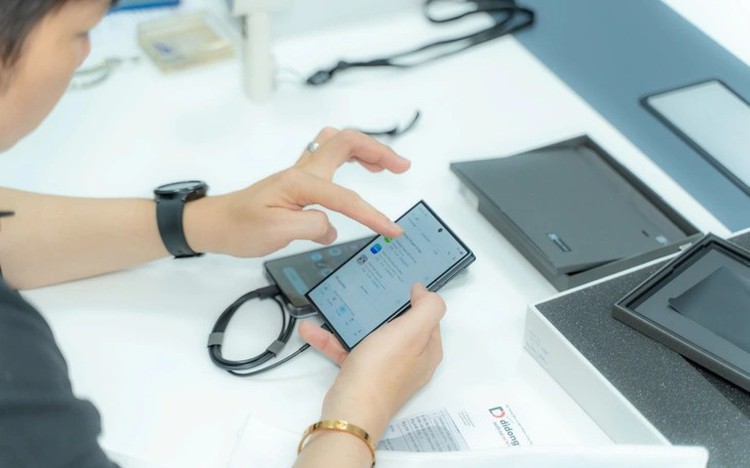 Vietnam's smartphone, component exports surge to $6.8bn in July