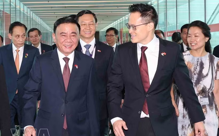 Vietnamese key leader begins official visit to Singapore
