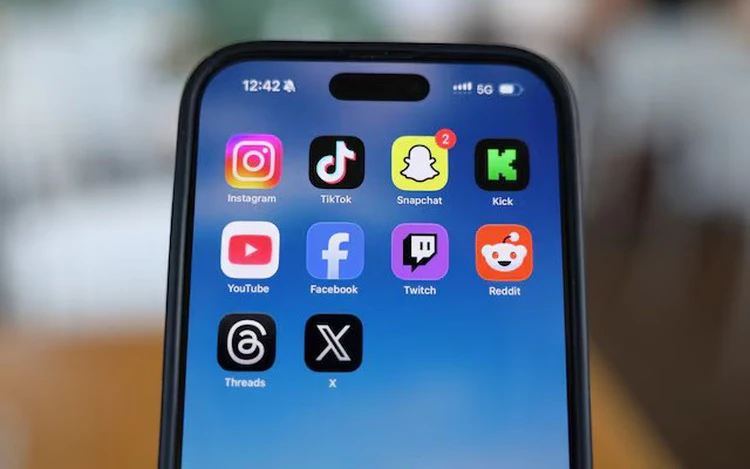 New Zealand's main opposition party supports social media ban for under-16s