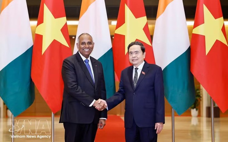 President of Côte d’Ivoire NA concludes official visit to Vietnam