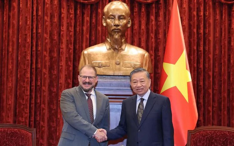 Vietnam welcomes US tech companies' long-term operations: top leader