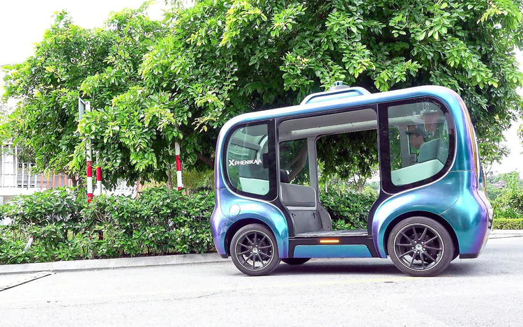 Hanoi allows 24-month trial of autonomous buses, robotaxis