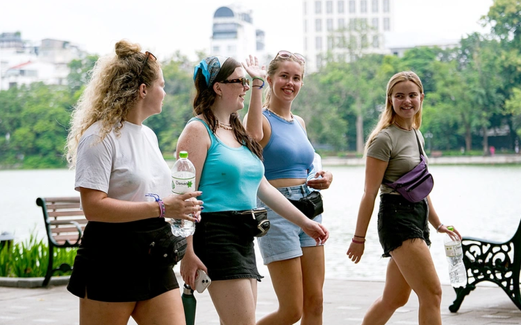 Vietnam plans to study more favorable entry-exit policies for int’l tourists