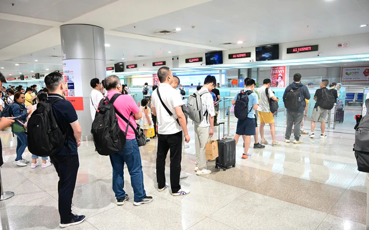 What should int’l travelers do if they are denied entry to Vietnam?