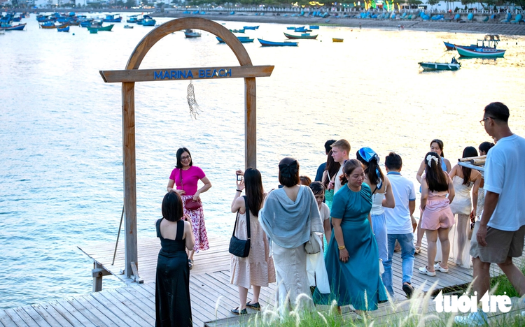 Vietnam’s Nha Trang offers budget-friendly snail feast, spectacular sunset views