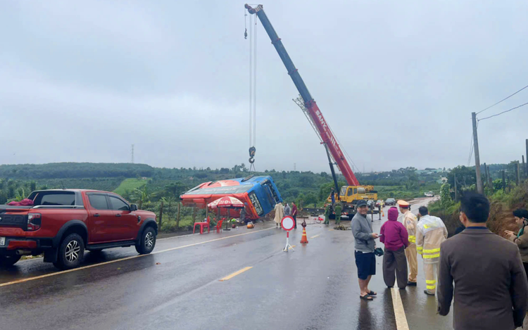 3 dead, dozens injured as long-haul bus overturns in Vietnam’s Gia Lai