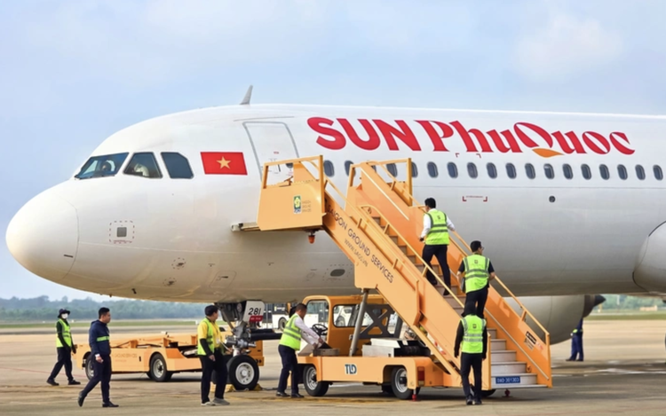 Vietnamese airlines race to bring ground handling in-house