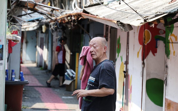South Korea's Lee urges authorities to step up support as heatwave kills 16