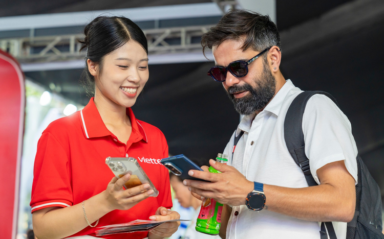 Foreign tourists enjoy easier QR payments across Vietnam as cross-border network expands