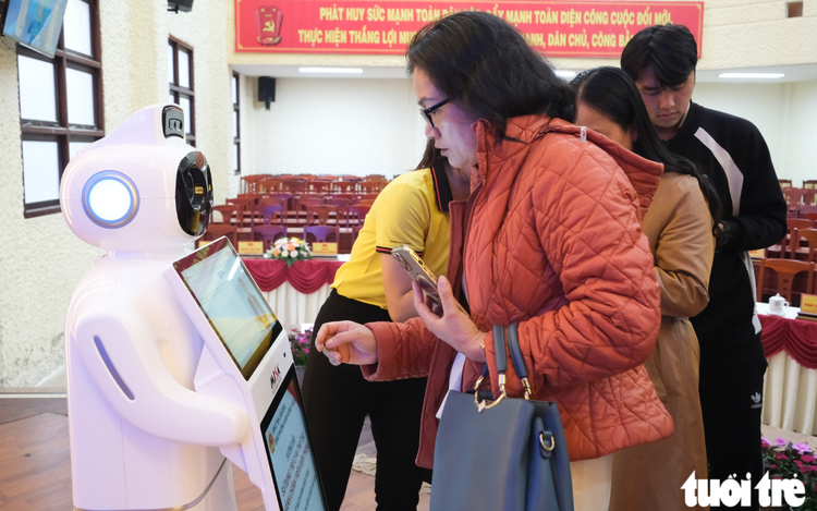 AI robot deployed as administrative receptionist in Vietnam’s Da Lat