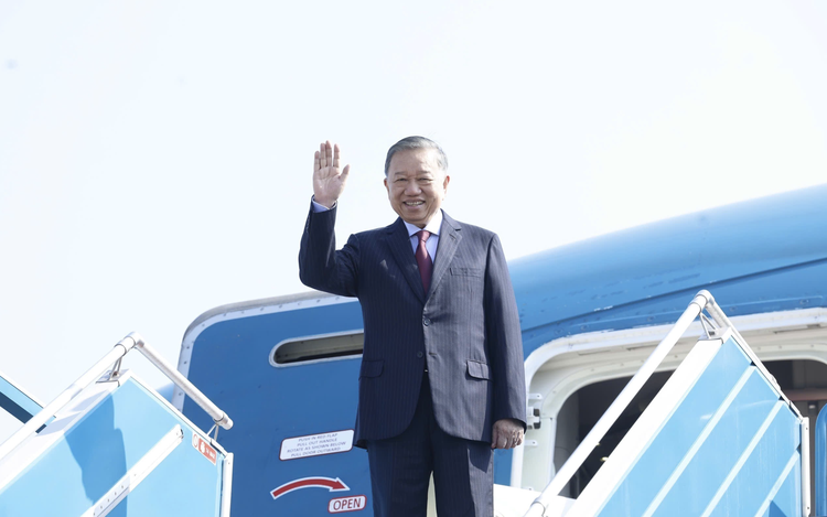 Top leader departs for state visits to Australia, New Zealand