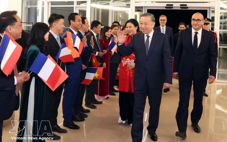 Top leader of Vietnam arrives in Paris for official visit to France, International Space Summit