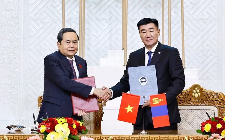 Vietnamese, Mongolian legislatures sign MoU on cooperation