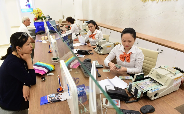 In Vietnam, banks offer gold, villas in race for deposits