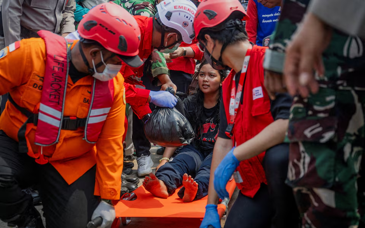 Families desperate for news as 129 still missing four days after capsize of ship in Indonesia's Java Sea