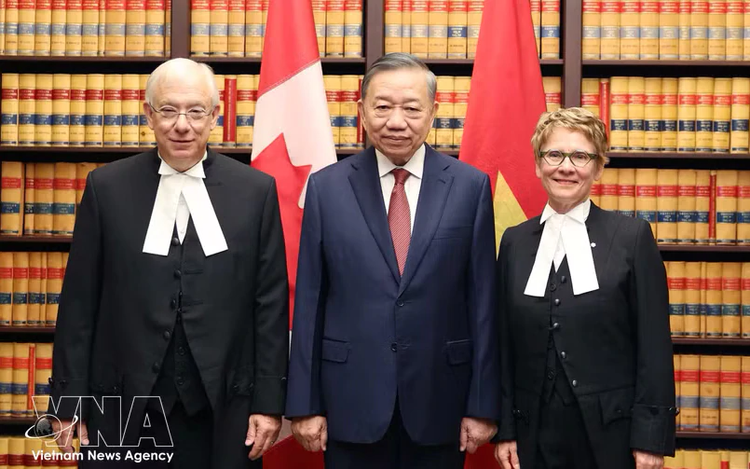 Top leader meets with Speakers of Canada’s Senate and House of Commons