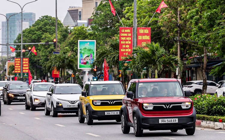 Vietnam auto market grows fastest in ASEAN-6, EVs drive growth