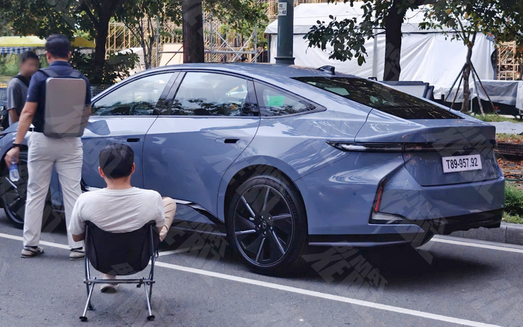 Lexus ES 500e, first all-electric model in Vietnam, revealed to consume nearly twice as much energy as Porsche Taycan