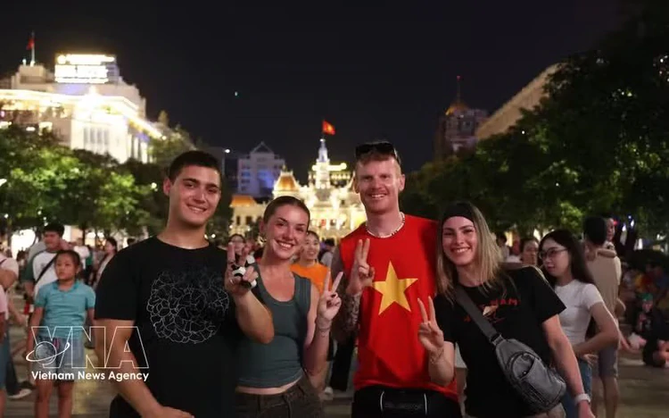 Vietnam welcomes nearly 2 million foreign tourists in August