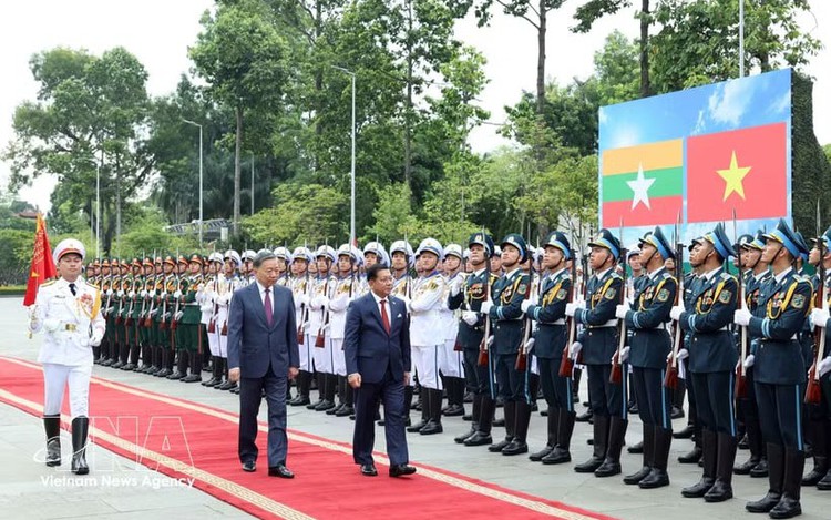 Top Vietnamese leader chairs welcome ceremony for President of Myanmar