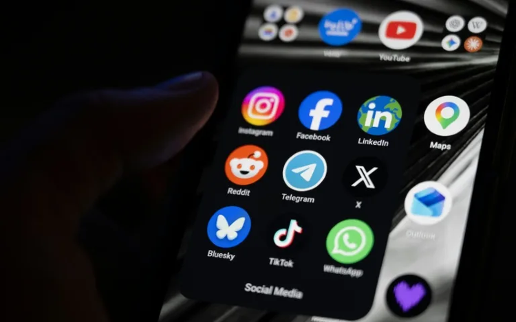 Rein in social media not children, say over 130 groups, experts