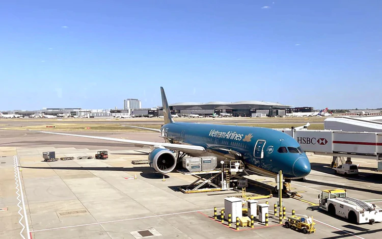 Vietnam Airlines adjusts UK flight schedules amid air traffic control disruption