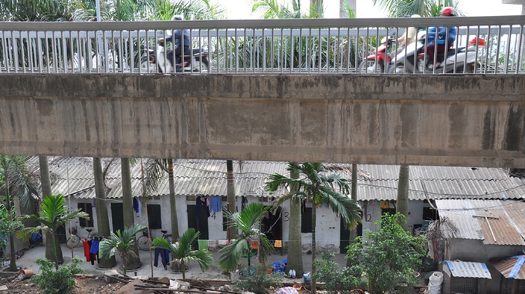 Workers’ minimal pay lagging far behind demands