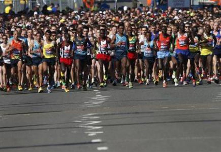 Big crowds, black ribbons for Boston at London Marathon