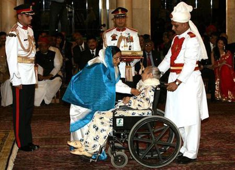 Bollywood singer Shamshad Begum dies aged 94