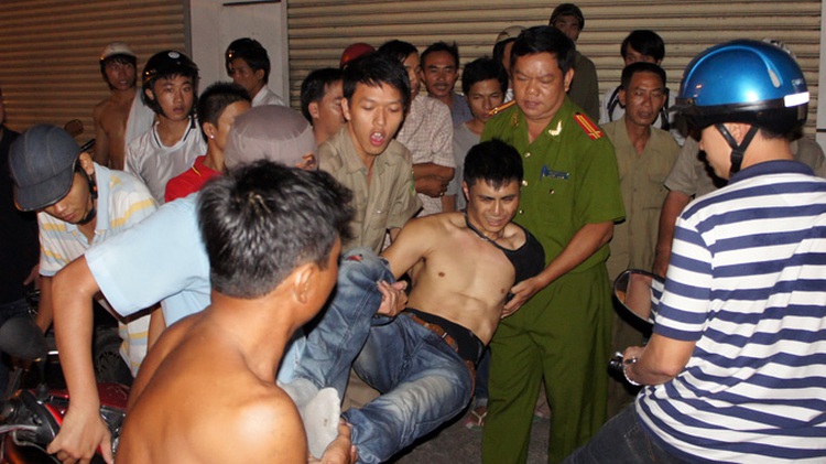 Cop says complaining victim causes public disorder