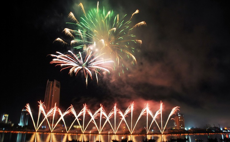 US team wins 2013 Da Nang Fireworks Competition