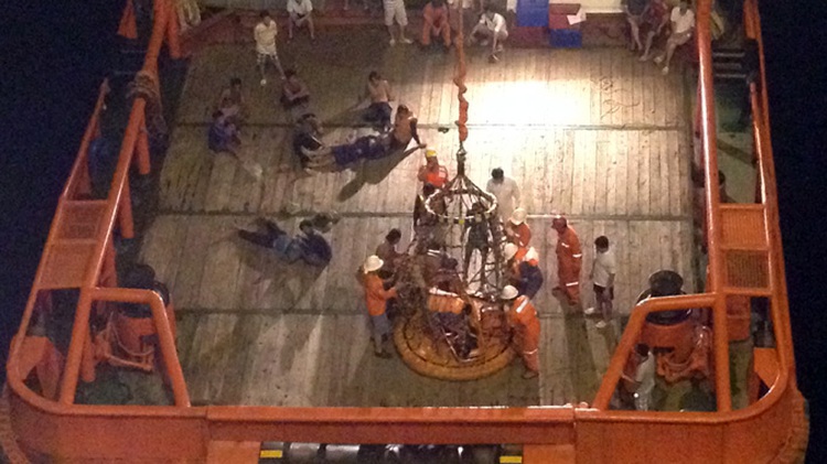 Vietsovpetrol hires helicopter to rescue fishermen