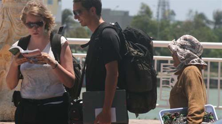 Hanoi sets up taxi hotline for fleeced foreign tourists