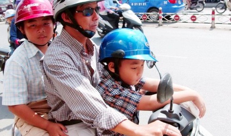 Not all helmets with CR stamps meet standards